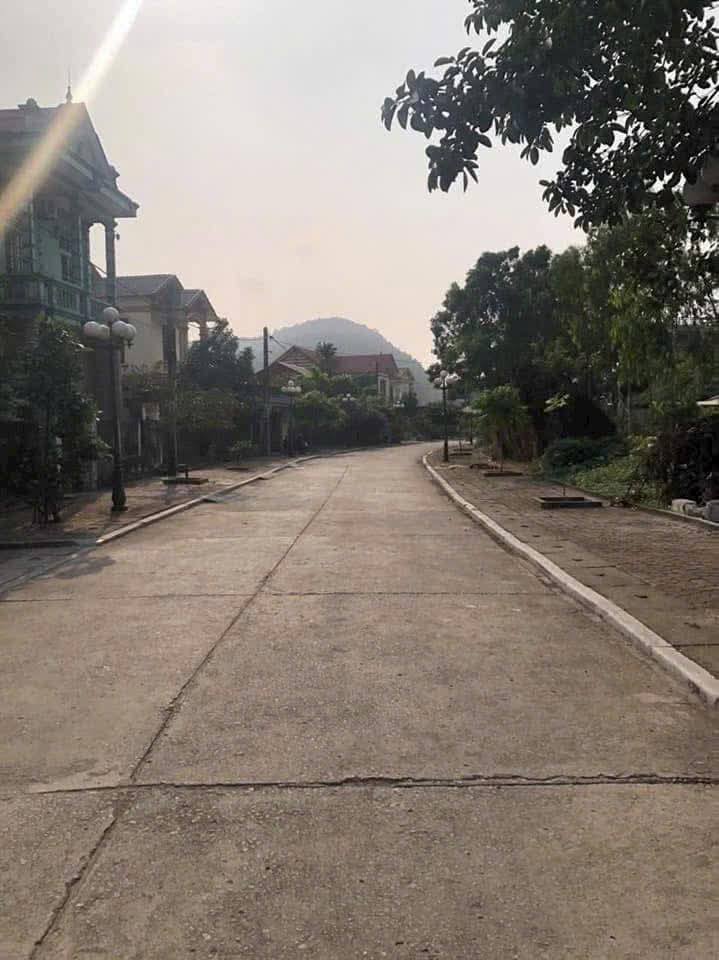 Đất Thị trấn Hà Trung Thanh Hóa 100m² giá 1 tỷ - Vị trí trung tâm, tiện ích đầy đủ!