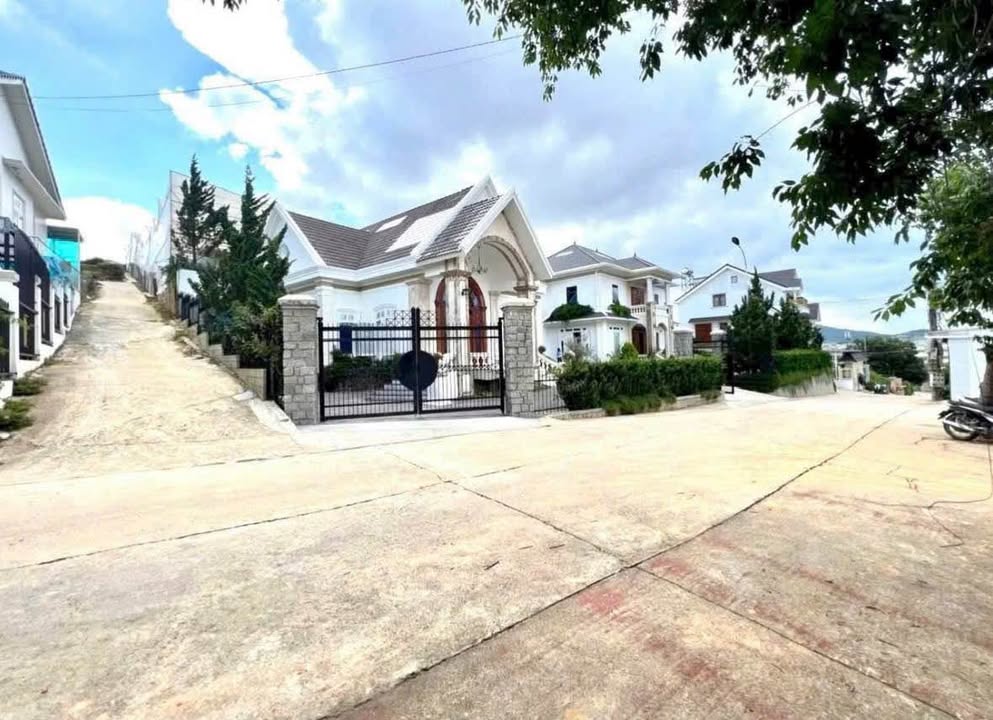 Đất xây dựng Nam Hồ Đà Lạt 202m² giá 6.3 tỷ - Sổ hồng riêng, xây dựng tự do!