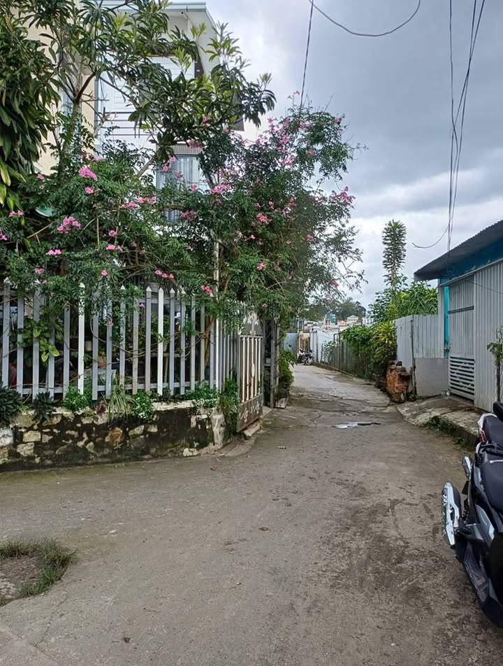 Nhà đẹp Đà Lạt 30m² giá chỉ 2 tỷ - Sổ xây dựng phân quyền