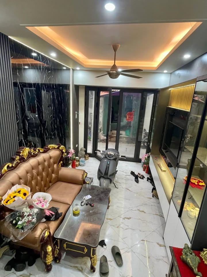 Nhà đẹp 5 tầng tại Đại Kim, Hoàng Mai 37m² giá 10.8 tỷ - Nội thất xịn, ở ngay!