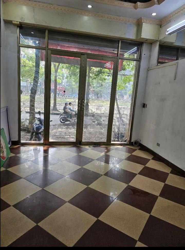 Mặt bằng kinh doanh tại Khương Đình, 21m² giá 8 triệu - Sẵn sàng cho thuê ngay!
