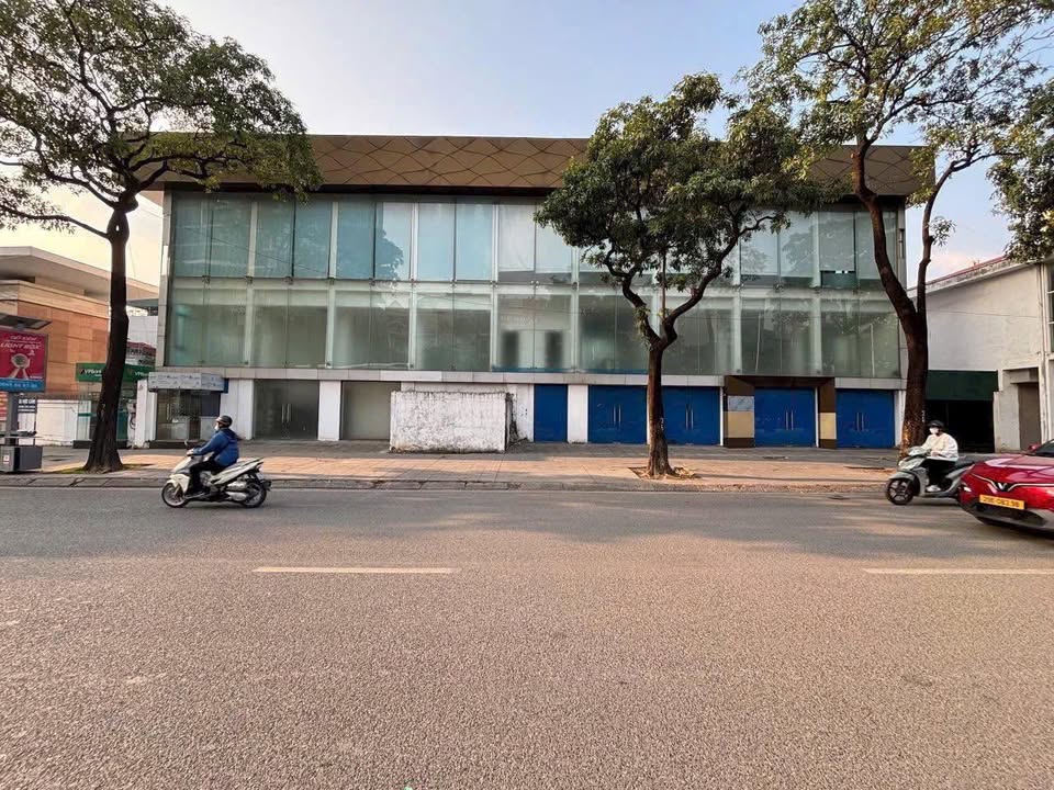 Cho thuê mặt phố Trần Duy Hưng 320m² giá thỏa thuận - Mặt tiền siêu thoáng, vị trí đắc địa!