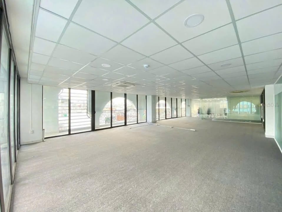 Cho thuê văn phòng Hoàng Quốc Việt 90m² giá 25 triệu - Vị trí đắc địa tại Cầu Giấy!