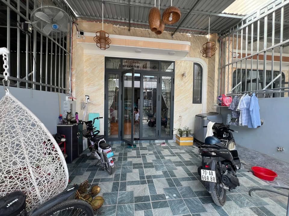 Nhà phố An Khương, Trảng Bàng 70m² giá 1.3 tỷ - Nhà đất full thổ cư, nội thất đầy đủ!
