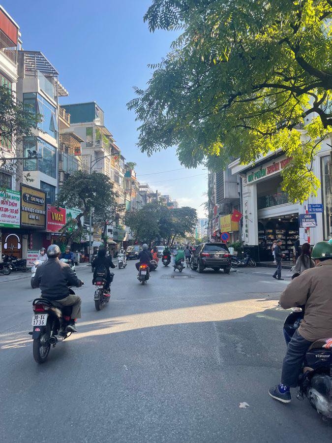 Nhà phố Huế, Hai Bà Trưng 220m² giá 83 tỷ - Khu đất vàng trung tâm!