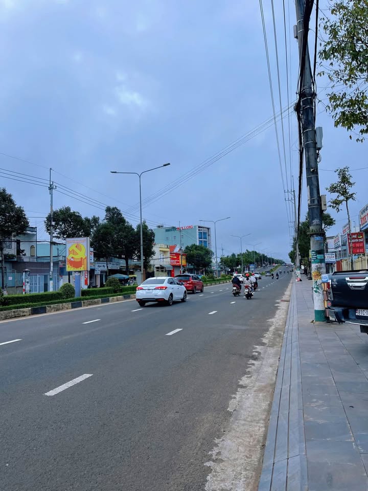 Nhà mặt tiền Phạm Văn Đồng, Thống Nhất 230m² giá 4.65 tỷ - Vị trí kinh doanh đắc địa!