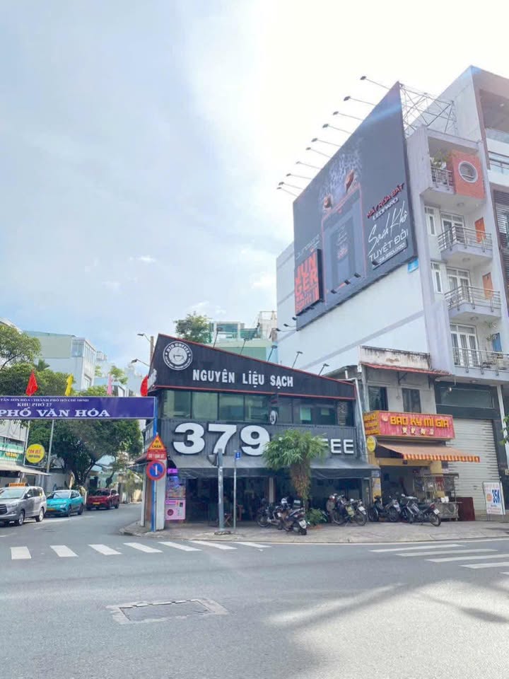 Nhà góc 2 mặt tiền Bạch Đằng, Tân Bình 135m² giá 32 tỷ - Địa điểm đắc địa cho kinh doanh!
