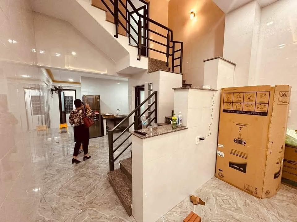 Nhà 2.5 Tầng Đông Nam Thủy An 126m² giá 2.55 tỷ - Sân ô tô thoải mái!