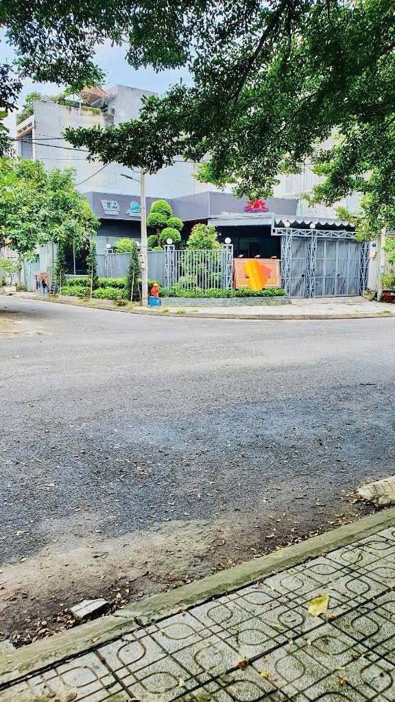 Nhà căn góc 2 mặt tiền Phú Hữu 150m² giá 12.8 tỷ - Dòng tiền cho thuê ổn định!