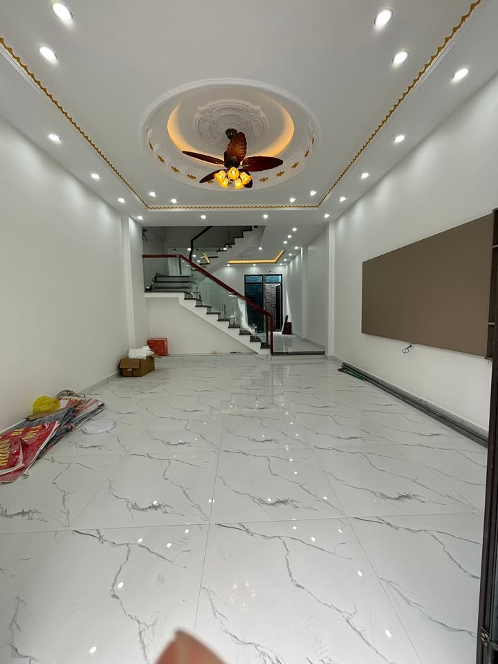 Nhà độc lập 3,5 tầng Đằng Lâm 64m² giá 5.5 tỷ - Thiết kế đẹp, sẵn sàng vào ở!