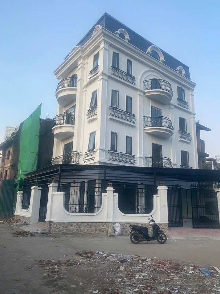 Cho thuê tòa nhà văn phòng 170m² khu Cổ Nhuế, Bắc Từ Liêm chỉ 32 triệu/tháng - Thang máy và 2 mặt thoáng!