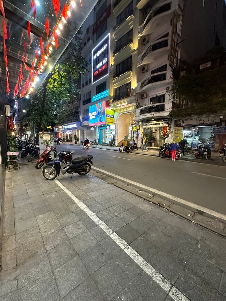 Nhà phố cho thuê tại đường Nguyễn Trường Tộ, quận Ba Đình - Diện tích 1.050m², phù hợp mọi mô hình kinh doanh!