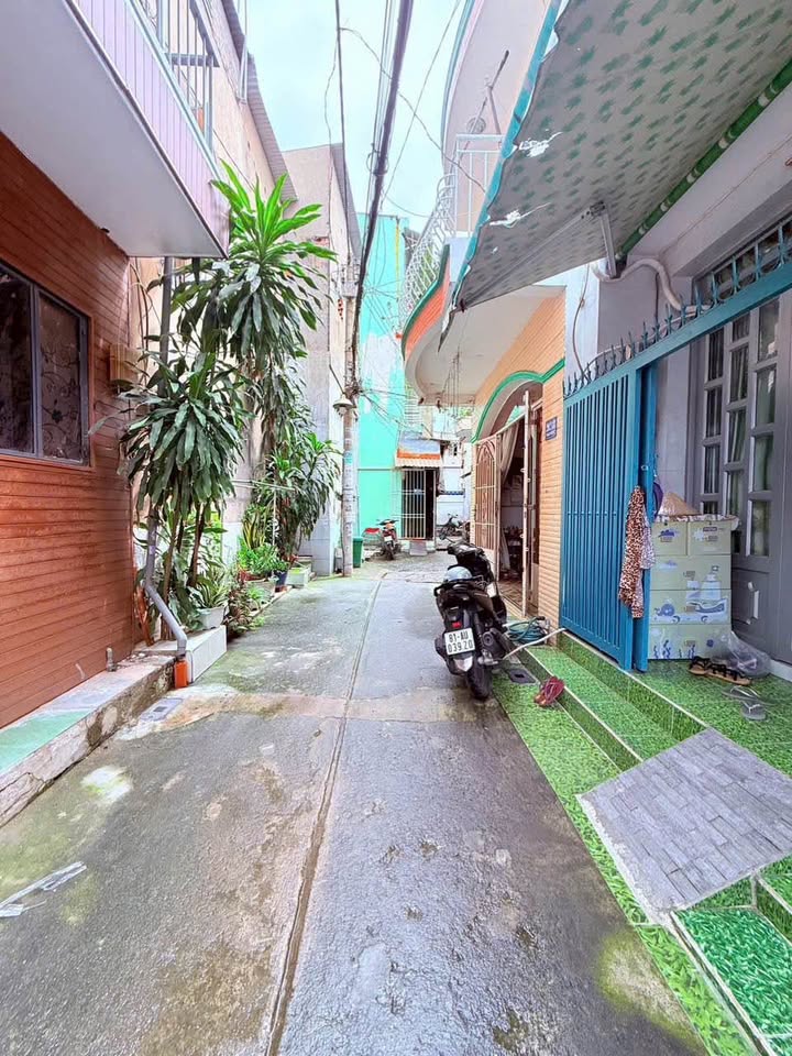 Nhà ở liền hẻm xe hơi tại Tân Quý 13m² giá 2.09 tỷ - Cơ hội hiếm có!