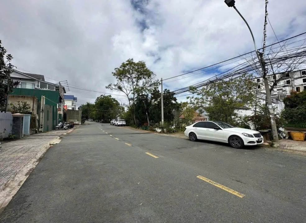 Biệt thự 265m² Trần Quý Cáp, Đà Lạt - Giá chỉ 9.9 tỷ, sổ hồng riêng!