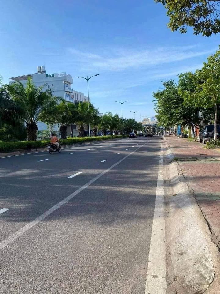 Đất mặt tiền Tôn Đức Thắng, Phan Thiết 100m² giá 5.7 tỷ - Kinh doanh sầm uất!