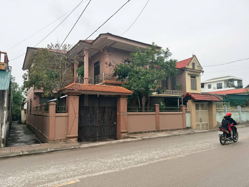 Nhà 2 Tầng Căn Góc Mặt Đường Kinh Doanh Nguyễn Chí Thanh, 215m² - Giá 12.5 Tỷ!