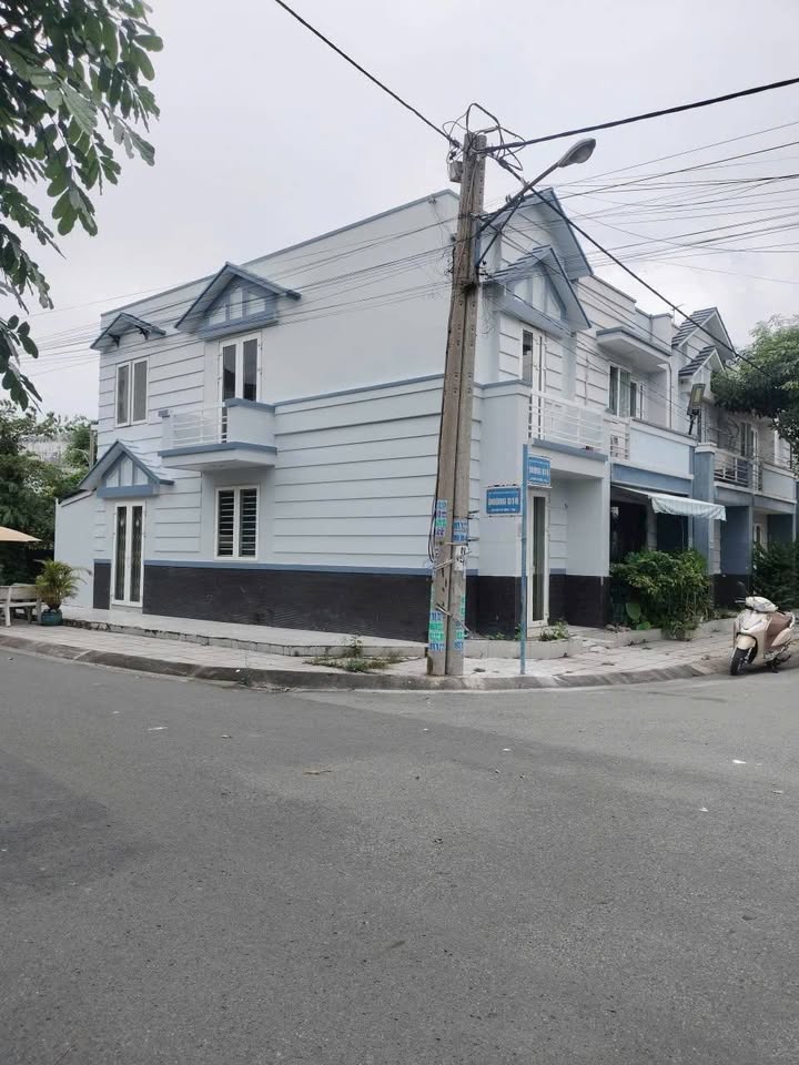 Nhà góc 2 mặt tiền KDC Cát Tường Phú Sinh 76m² giá chỉ 1,7 tỷ - Vị trí đắc địa!