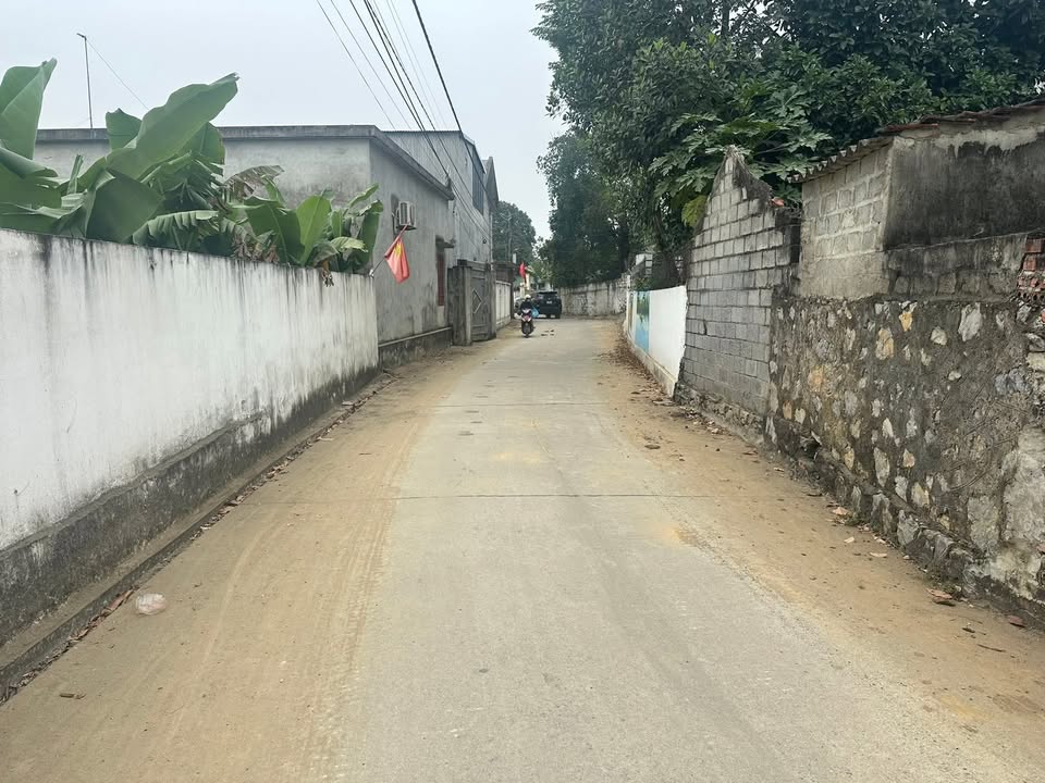 Đất thổ cư 200m², tổng 920m² tại xã Gia Hưng, giá 1.4 tỷ - Đường thông thoáng, vị trí đẹp!