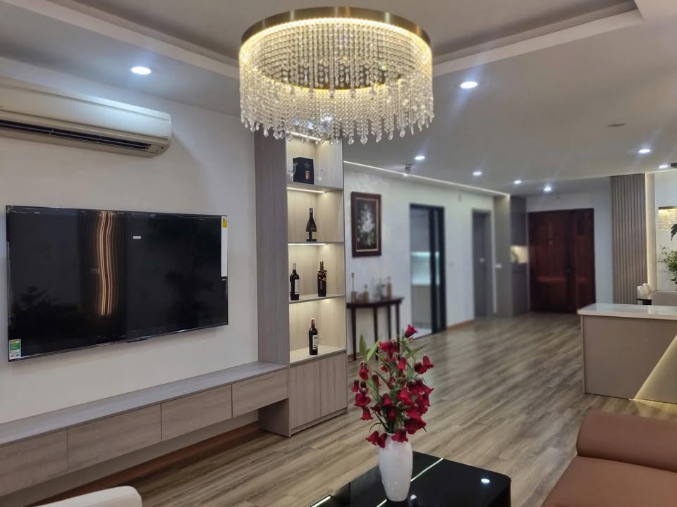 Căn hộ N01T5 Ngoại Giao Đoàn 87m² giá 10 tỷ - View hồ điều hòa thoáng đãng!