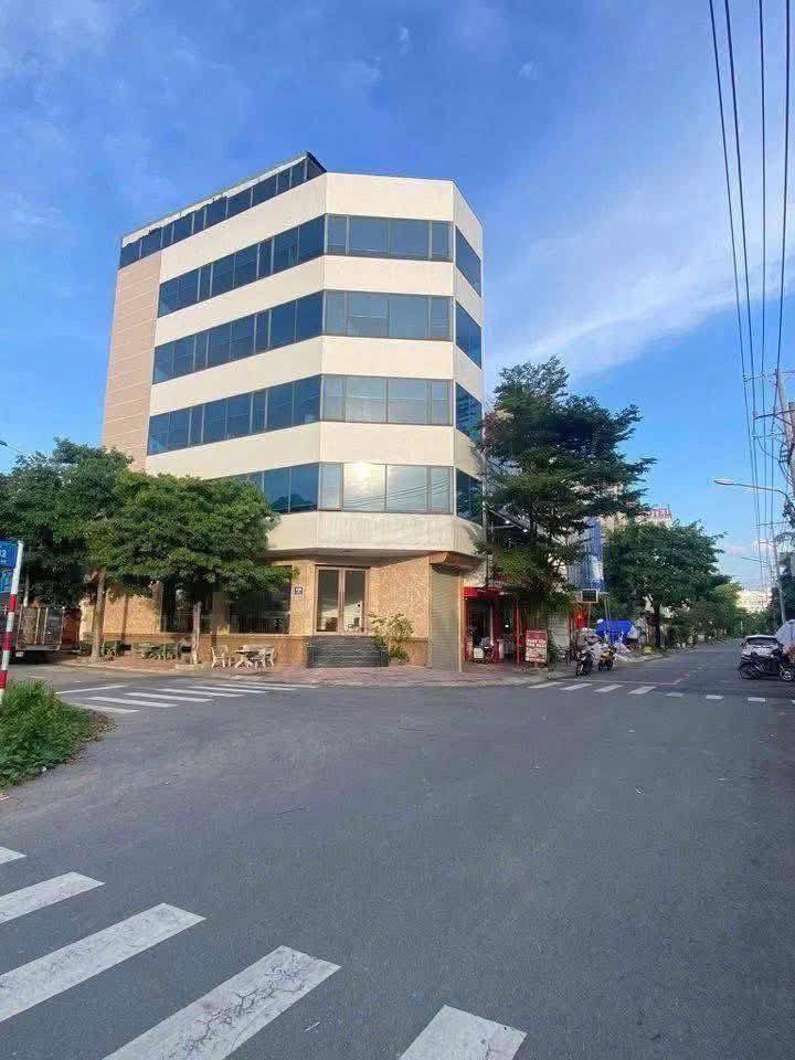 Toà nhà góc 2 mặt tiền GS12, Dĩ An 800m² giá 19.5 tỷ - Cơ hội đầu tư tuyệt vời!