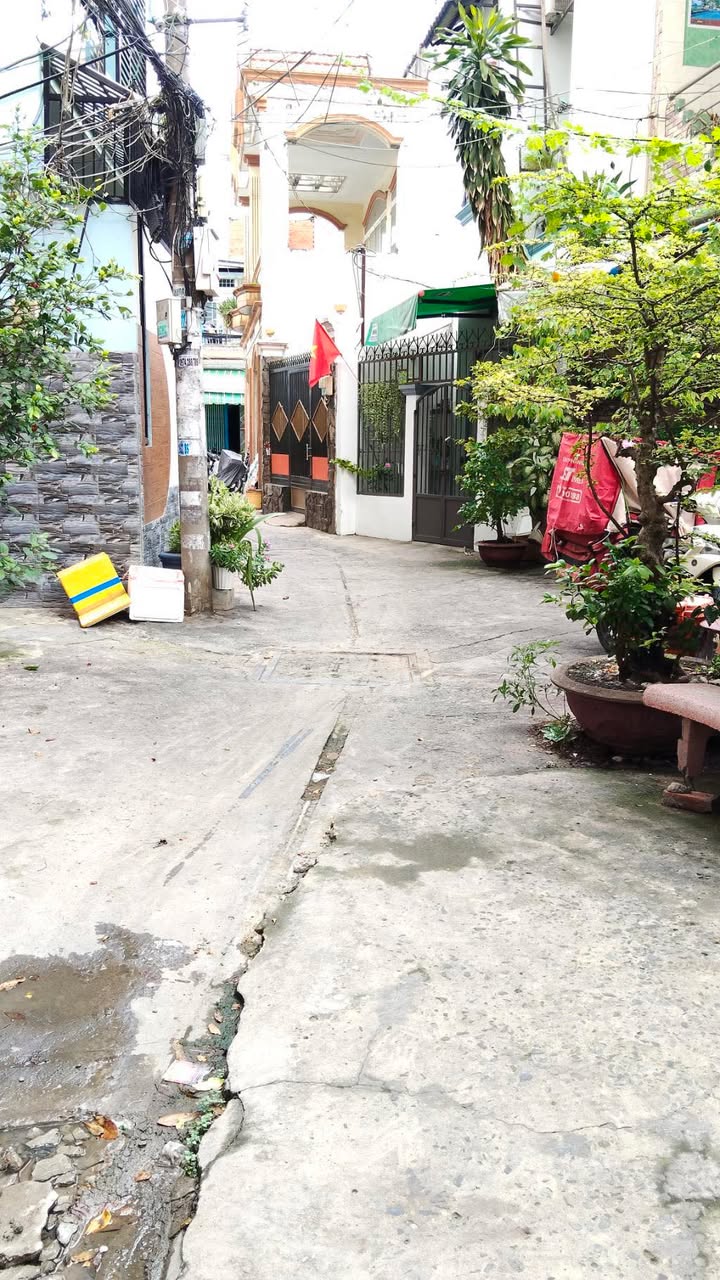 Nhà 2 tầng đường Bà Hom, quận 6, 28m² giá 3.95 tỷ - Gần chợ Phú Lâm!