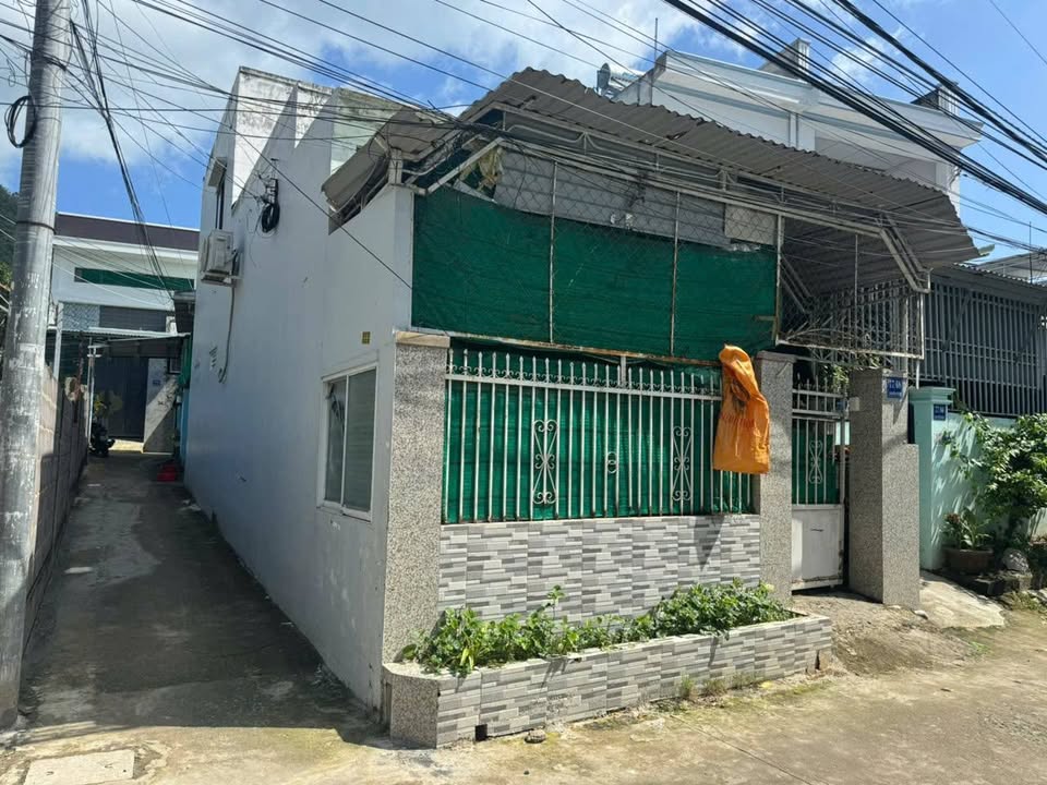 Nhà góc 2 mặt tiền Vĩnh Hòa, 63m² giá 2,95 tỷ - Gần biển, ô tô vào tận nơi!