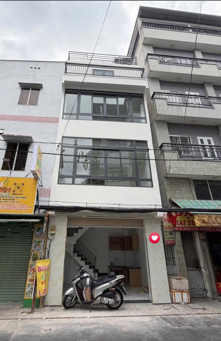 Bán nhà mặt tiền Đồng Xoài, F.13 Tân Bình 18m² giá 6.3 tỷ - Đầu tư sinh lời ngay!