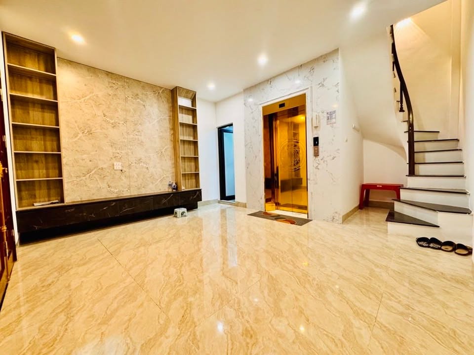 Nhà 6 tầng Tân Mai, Hoàng Mai 40m² giá 8 tỷ - Gần hồ Đền Lừ, sổ đỏ chính chủ!