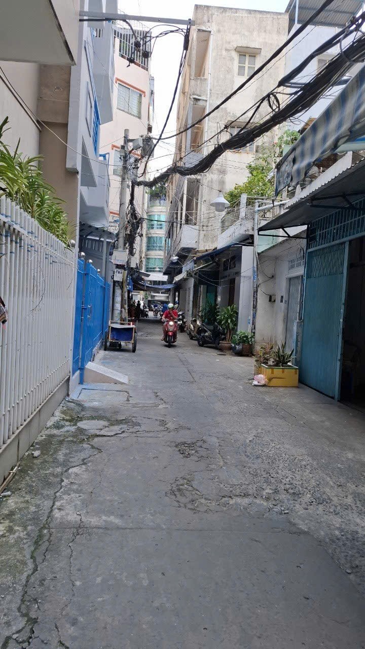 Nhà 3 tầng An Dương Vương Q5 21m² giá 4.3 tỷ - Full nội thất mới xây!