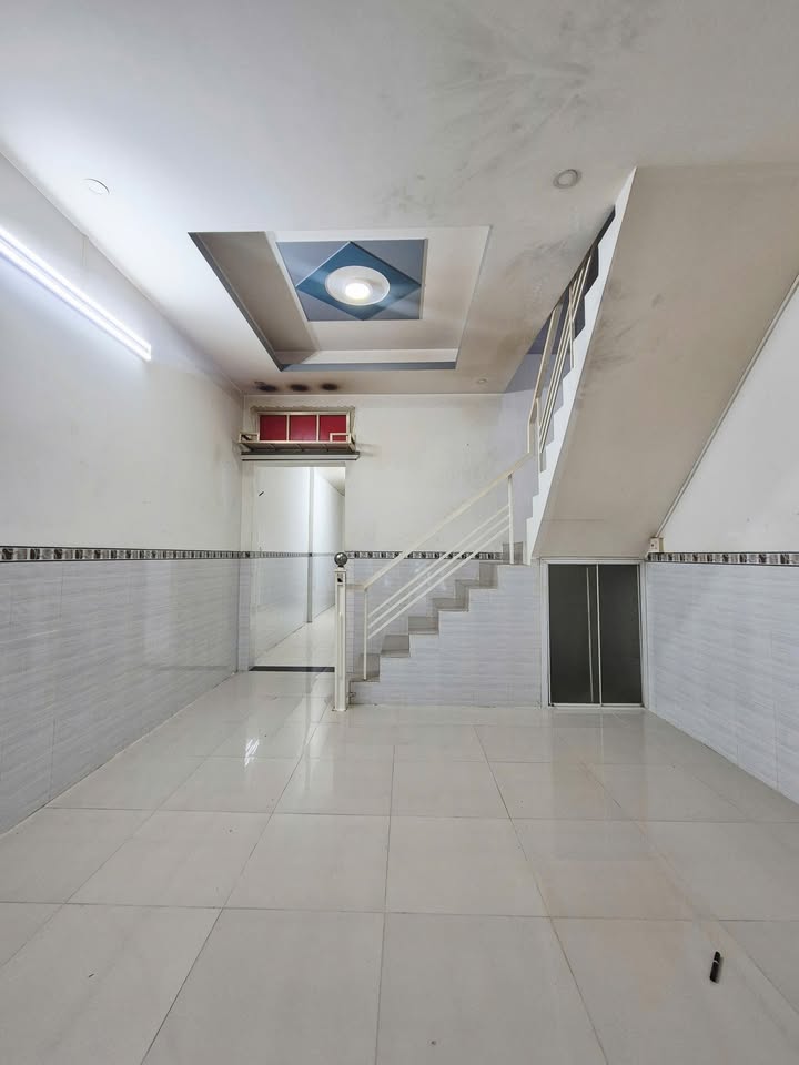 Nhà 1 Trệt 1 Lầu Đường Nguyễn Việt Hồng, Phường 1, Bạc Liêu - Giá 1.65 Tỷ Thương Lượng!