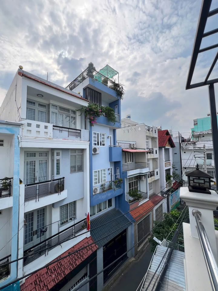 Nhà mặt tiền đường Thích Quảng Đức, 28m², giá 5.65 tỷ - Sẵn sàng ở ngay!