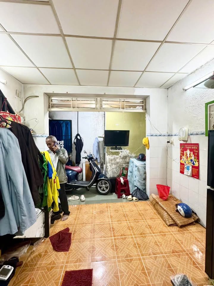 Nhà bán quận 3, 20m² giá 2.7 tỷ - Hướng thoáng mát, trung tâm thành phố!