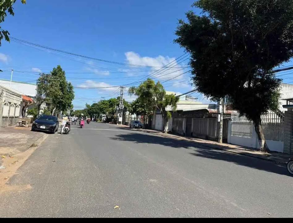 Đất mặt tiền đường Trần Văn Hai, phường Kon Tum 204m² giá 3 tỷ - Cơ hội đầu tư vàng!