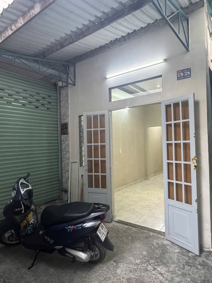 Nhà cấp 4 Hóc Môn 27m² giá 2.2 tỷ - Khu dân cư an ninh, tiện ích đầy đủ!