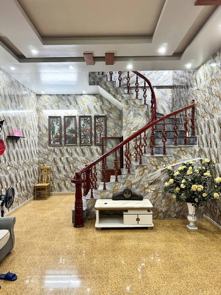 Nhà 3,5 tầng Tân Thịnh - TP Hòa Bình, 51m² giá 3 tỷ - Sẵn sàng giao dịch!