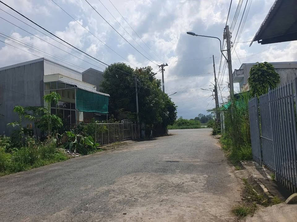 Đất nền Đường Số 5 Tây Đại Học Long Xuyên 71.5m² giá 2.4 tỷ - Đầu tư sinh lời ngay!