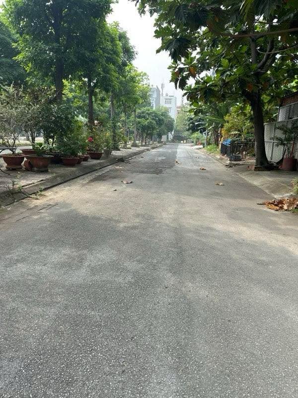 Nhà bán Quận 2 - Bình Trưng 90m² giá 8 tỷ - Gần chợ và trường học!