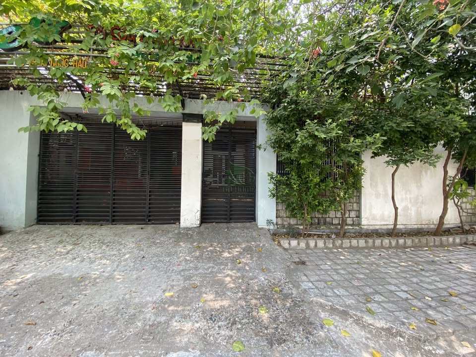 Biệt thự cho thuê Vĩnh Hòa 260m² giá 20 triệu - Sân vườn lý tưởng gần biển!