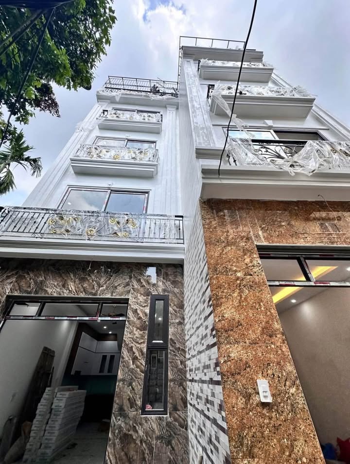 Nhà 5 tầng Đông La, 32m² giá 4.9 tỷ - Tiện lợi di chuyển Hà Đông, Mỹ Đình!