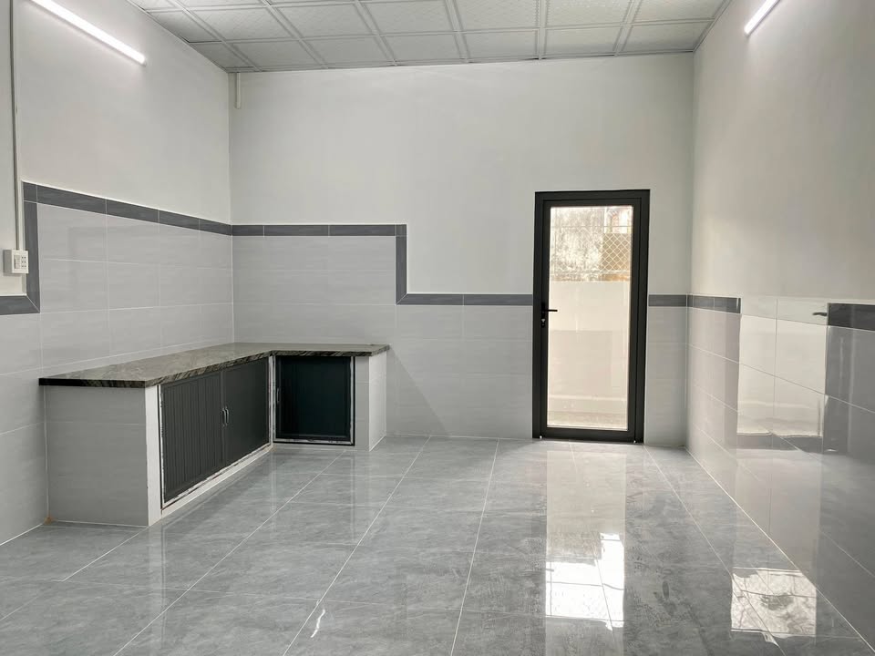 Nhà mặt tiền Lê Quang Định, Vĩnh Quang, Rạch Giá 100m² giá 1.7 tỷ - Kinh doanh thuận lợi!