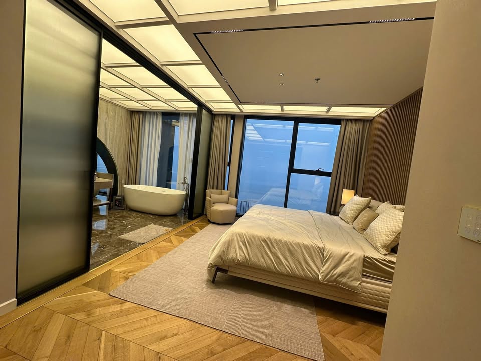 Căn penthouse Sunshine Golden River Tây Hồ 355m² giá 50 tỷ - View đẹp sông Hồng