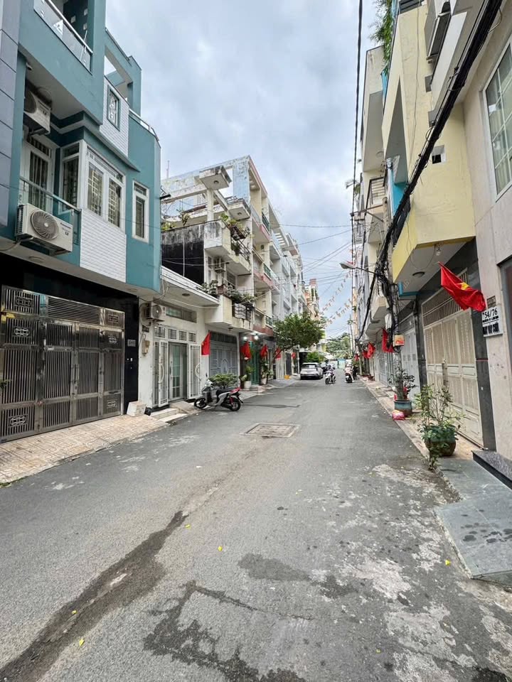 Nhà riêng Phan Văn Trị, Bình Thạnh 84m² giá 10.6 tỷ - Hẻm xe tải 8m, thuận tiện giao thông!