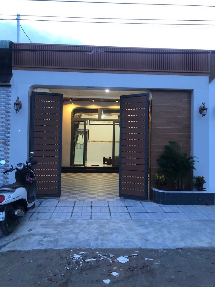 Nhà mới 100% Bàu Năng, Ninh Thạnh 160m² giá 1.55 tỷ - Thiết kế hiện đại, sân đậu ô tô!