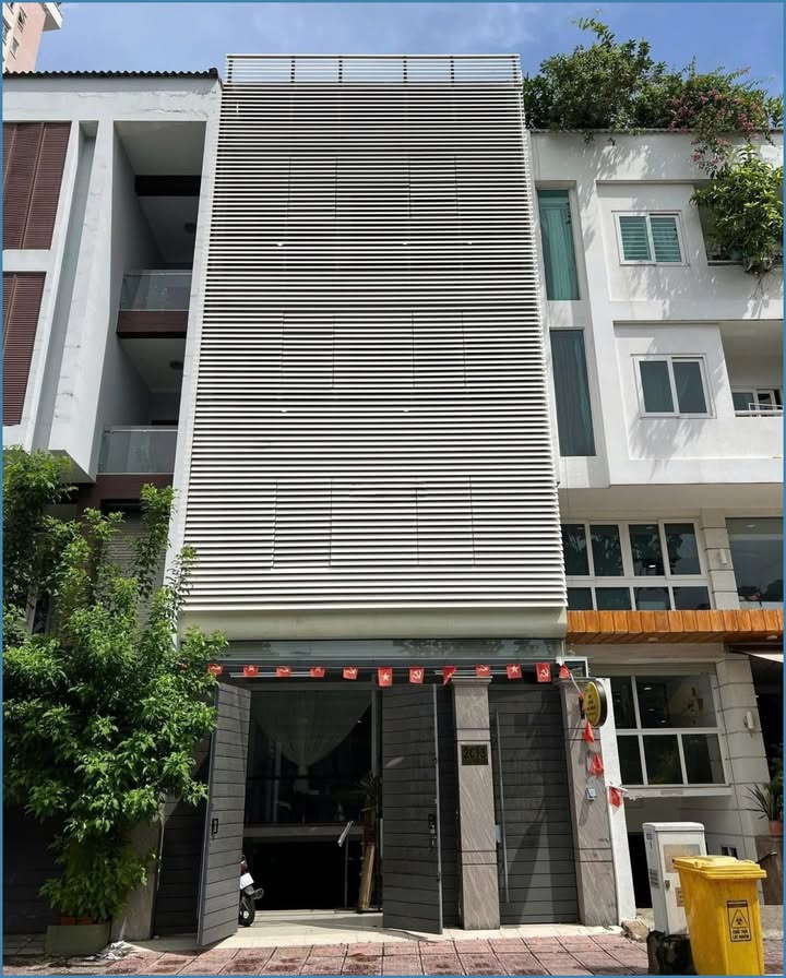 Nhà Mặt Tiền Trường Sa, Phường 3, Bình Thạnh 102m² giá 120 triệu - Phù hợp cho Showroom và Văn Phòng