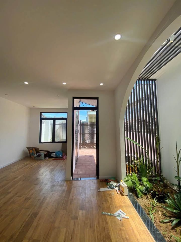 Nhà hẻm ô tô Lê Văn Hiến, Kon Tum 106m² giá 1.8 tỷ - Tiện nghi đầy đủ, sẵn sàng ở ngay!