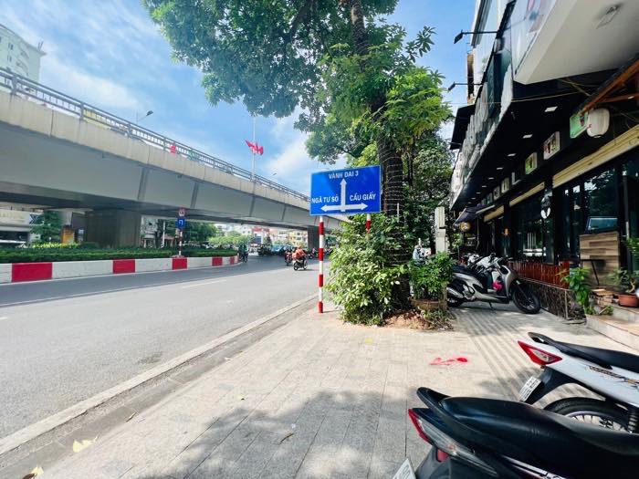 Nhà Mặt Phố Nguyễn Chí Thanh 38m² giá 14.9 tỷ - Kinh doanh sầm uất!