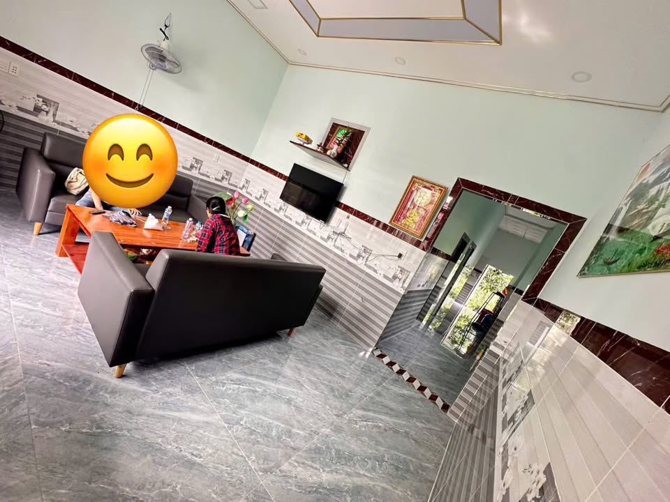 Nhà phố Tân Bửu, Bến Lức 150m² giá 2 tỷ - Gần trường học, đường xe hơi