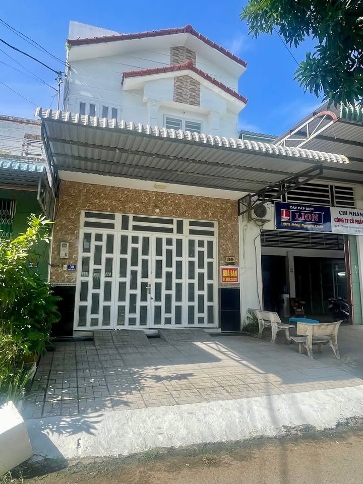 Nhà đẹp Long Xuyên 109m² giá 2 tỷ - Chính chủ, pháp lý đầy đủ!