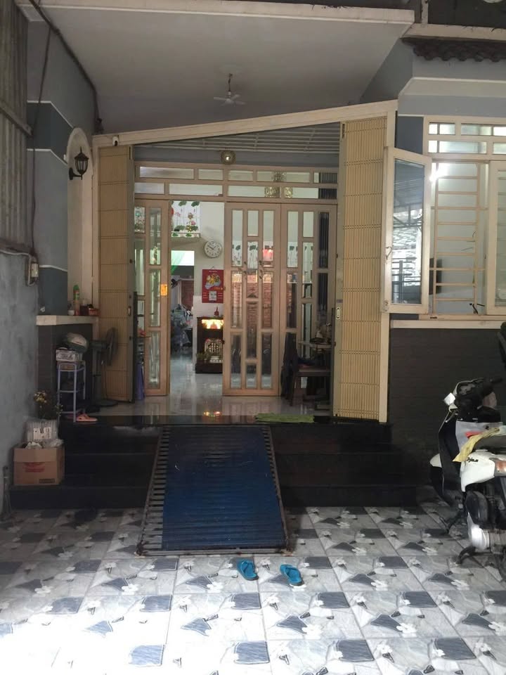 Nhà Hóc Môn Xuân Thới Đông 110m² giá 2.8 tỷ - Sổ hồng riêng, chính chủ!