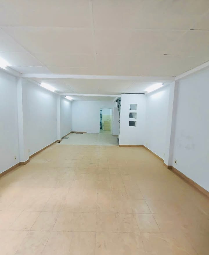 Nhà kinh doanh tại Tân Bình 65m² giá 5 tỷ - Vị trí vàng Lạc Long Quân